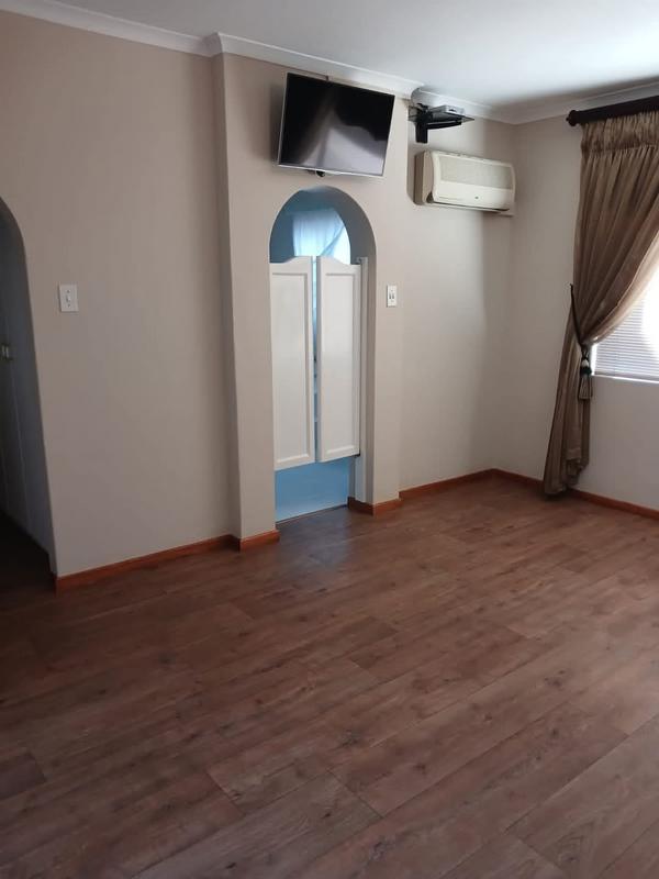4 Bedroom Property for Sale in Lutzville Western Cape
